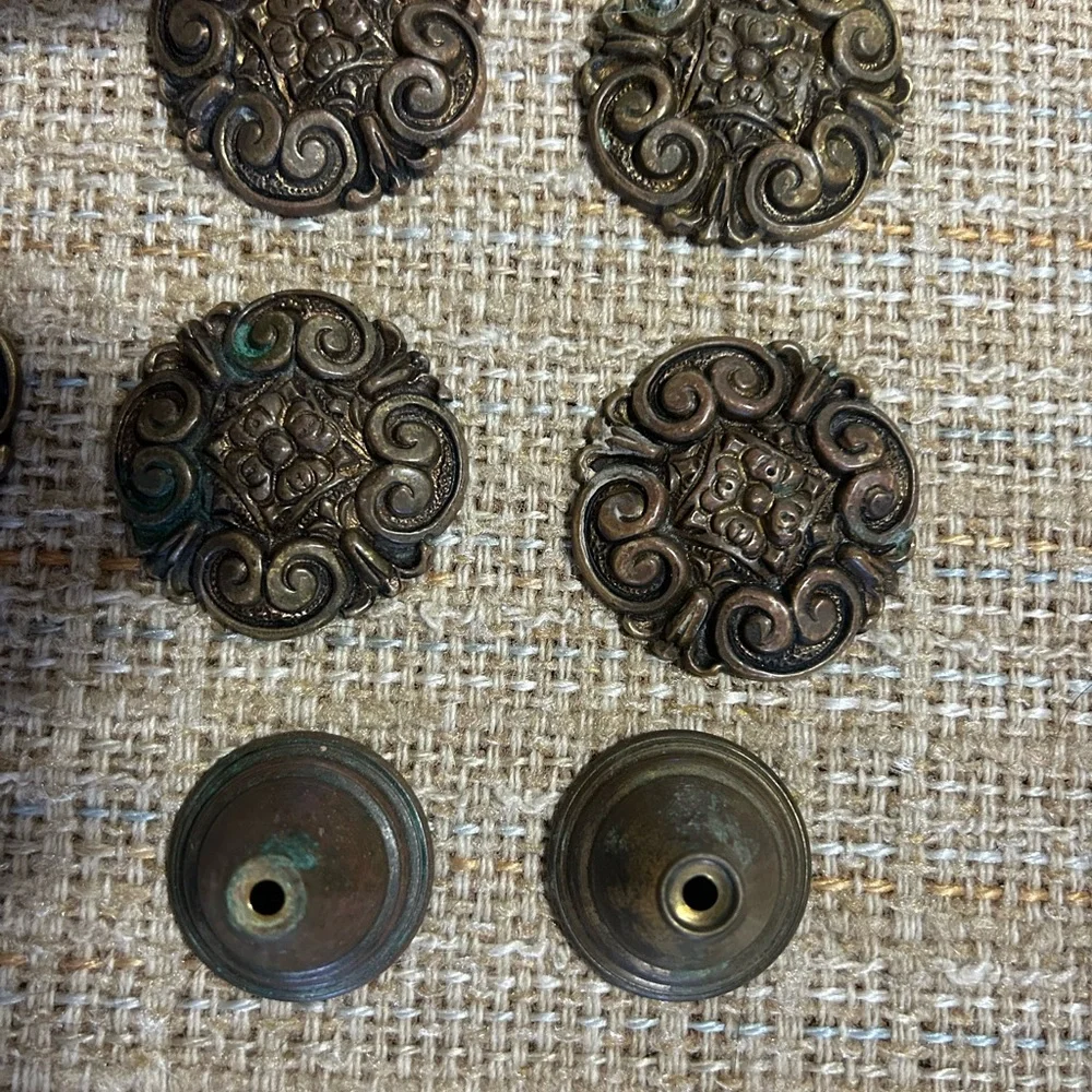 Drawer pull knobs - Picture 2 of 4